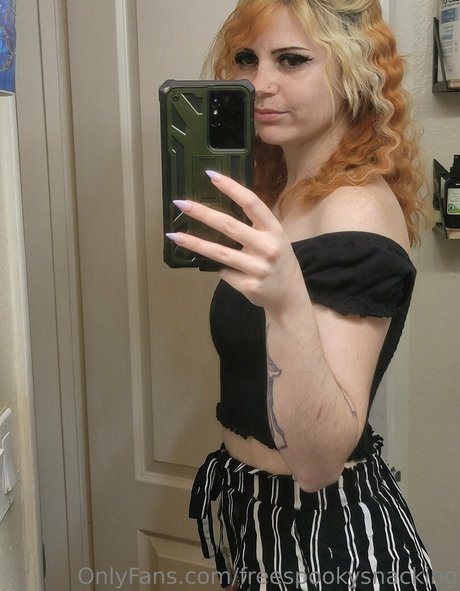 spookysnacking onlyfans nude pics