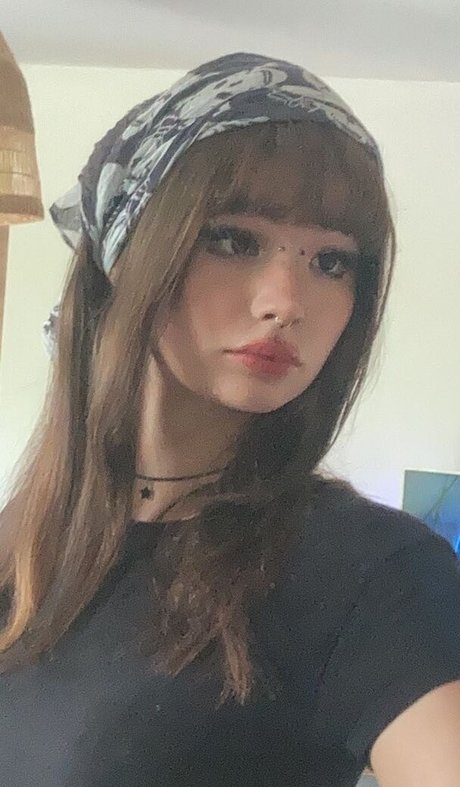 The slutty grunge onlyfans model photo