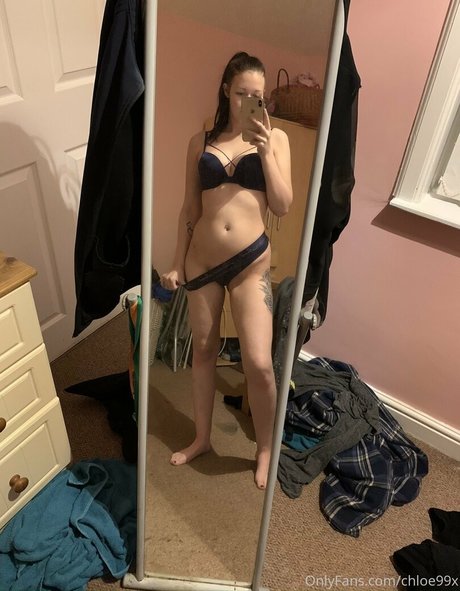 cara99xx onlyfans model photos