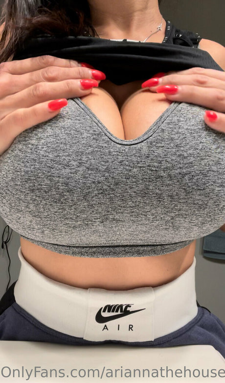 ariannathehousewife onlyfans leaked nude
