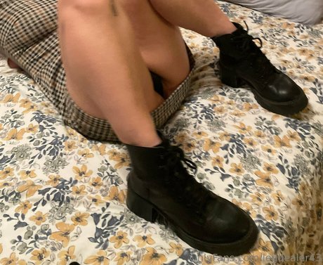 legdealer43 onlyfans images