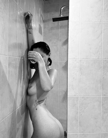 MakMary M onlyfans nude photos