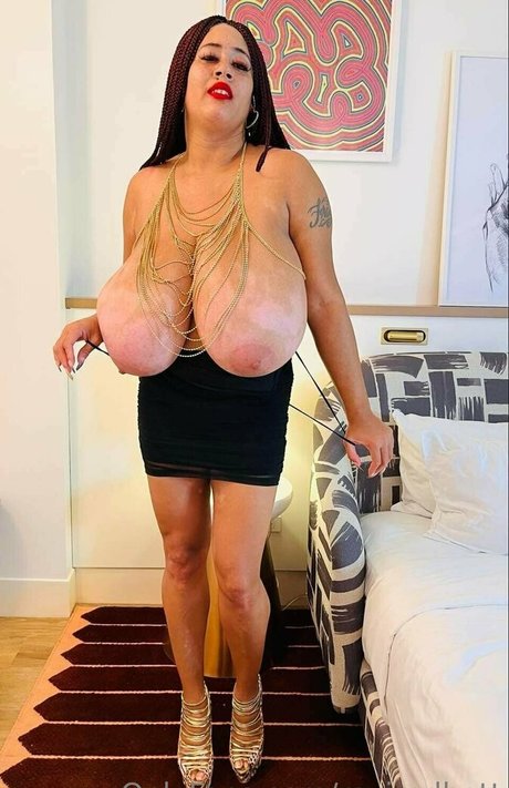 roxiredhott onlyfans pictures