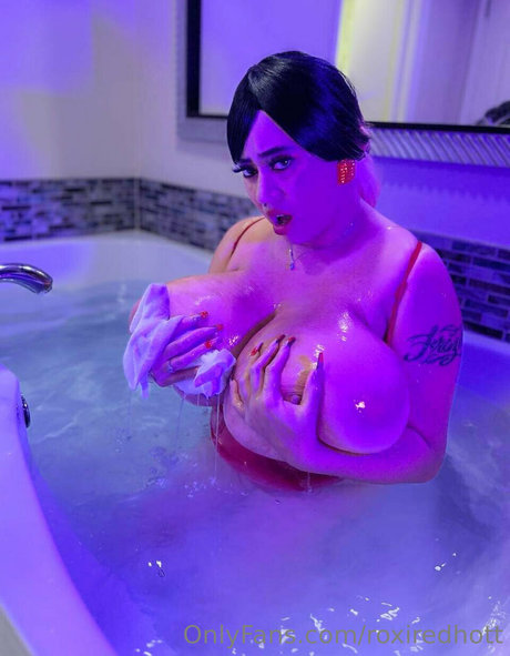 roxiredhott onlyfans nude