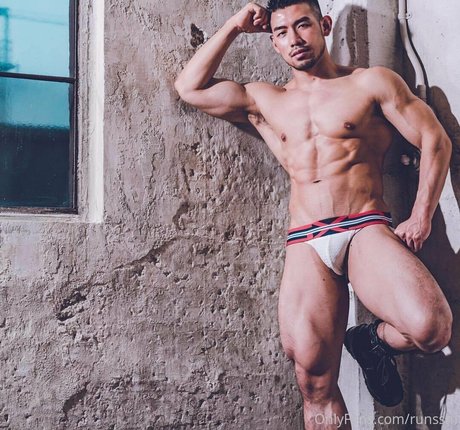 bodybuilder girls onlyfans sexy nude selfie