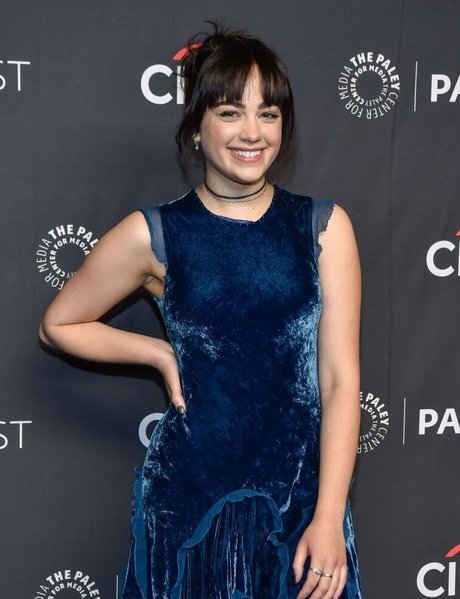 Mary Mouser onlyfans model