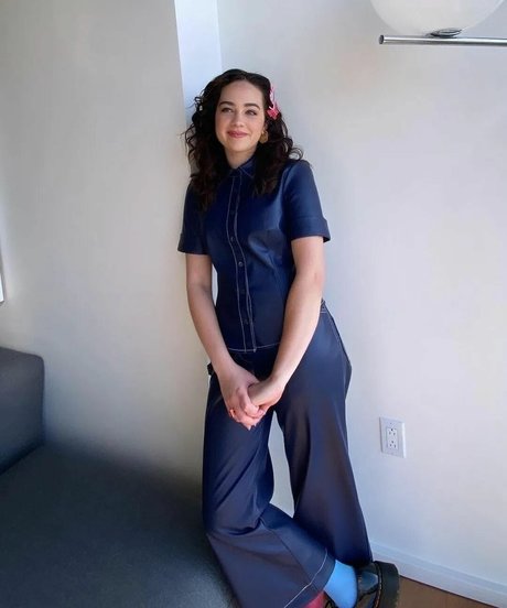 Mary Mouser free onlyfans