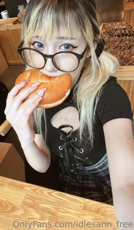 idlesann free strip onlyfans