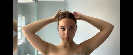 Laufey Lin pics onlyfans