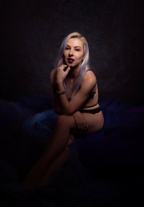 leavixx  self-portrait