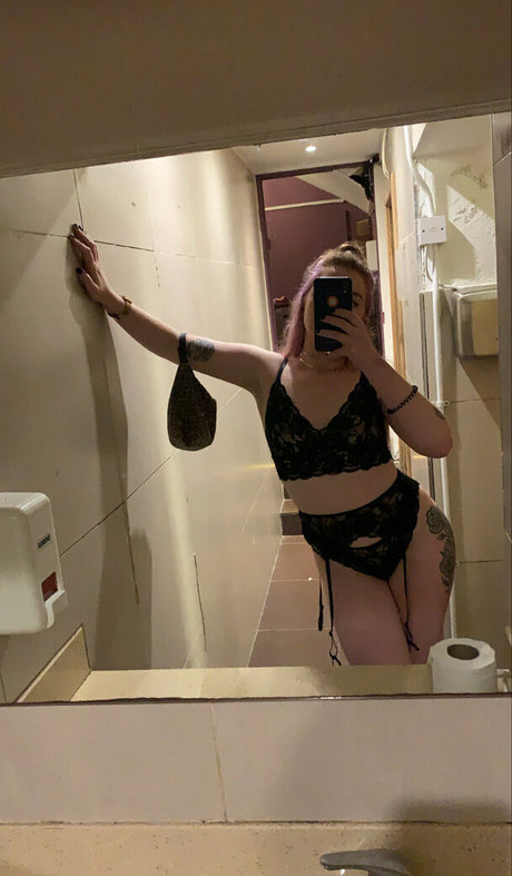 freckle fox onlyfans striptease