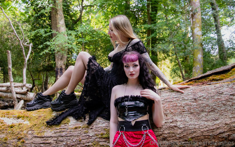 laceandleashes sexy onlyfans