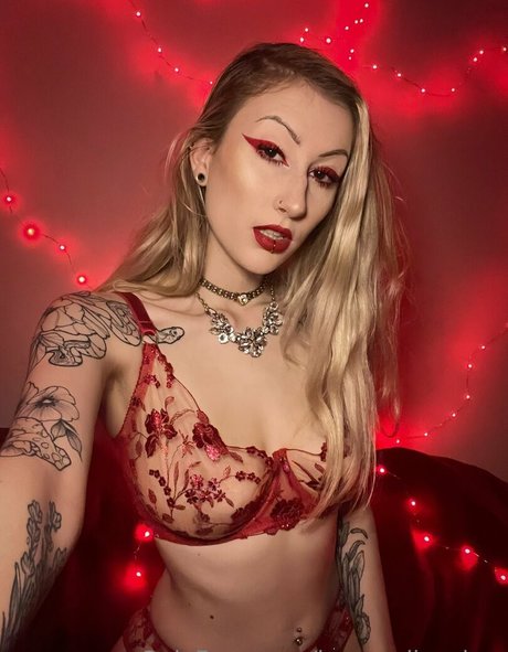 laceandleashes nudes only fans