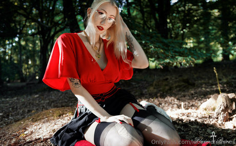 laceandleashes tits onlyfans