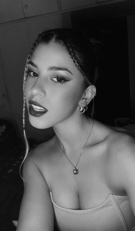 Valentina Legaria onlyfans pictures