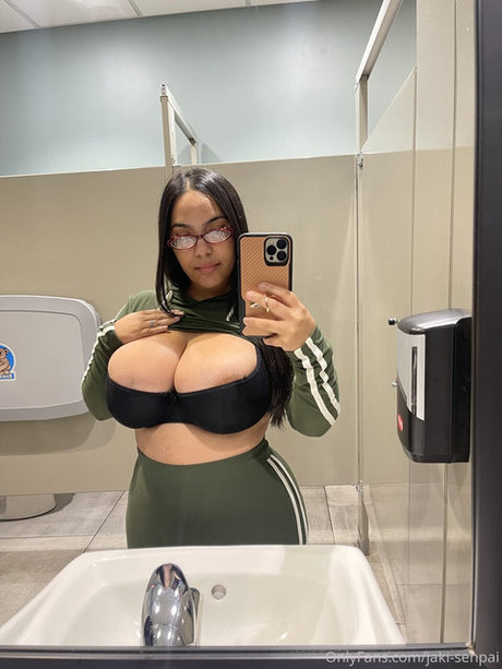 Jaki Senpai leaked only fans nudes