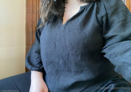 crescentmoonbooty onlyfans leaked.