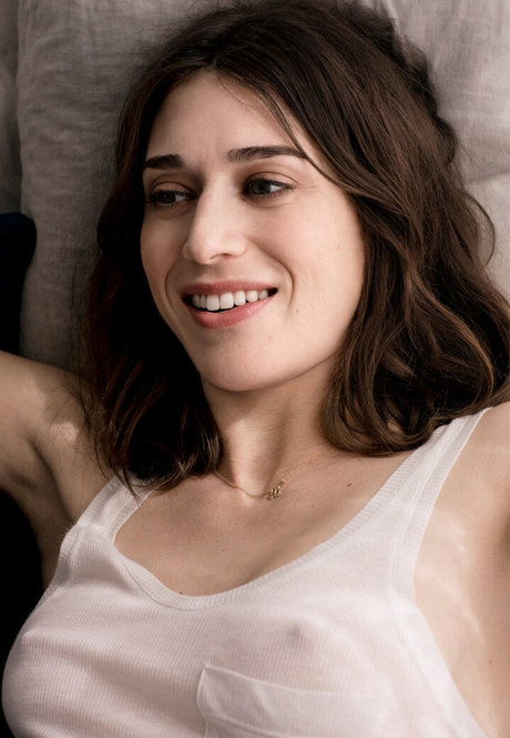 Lizzy Caplan strip onlyfans