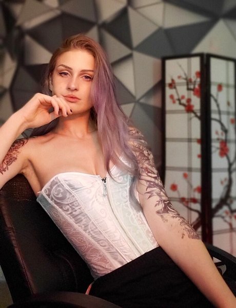 female influencer onlyfans beautiful xxx shots