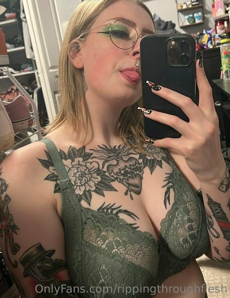 rippingthroughflesh onlyfans leajs