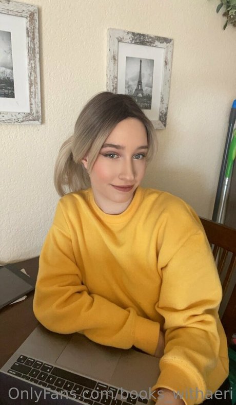 books withaeri onlyfans fotos