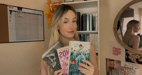 books withaeri onlyfans picture