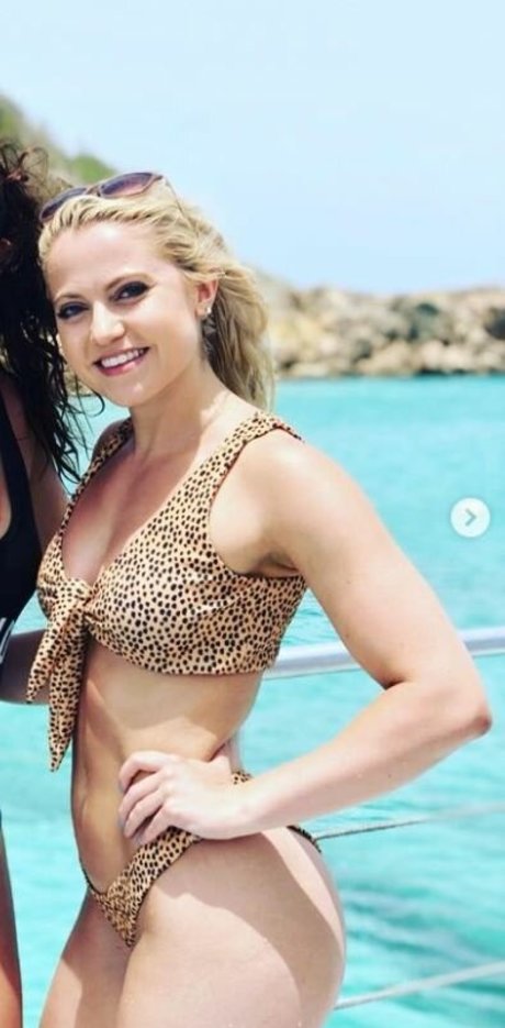 Bee Pruzinsky nude on onlyfans