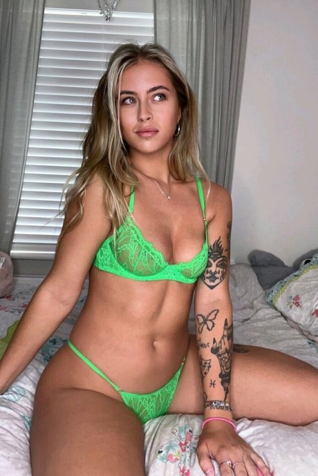 Chantelle Warnock nude leaks onlyfans