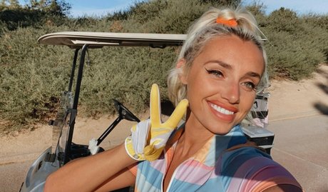 itshollyday onlyfans nude porn