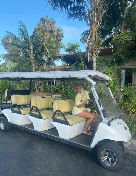 itshollyday tits onlyfans