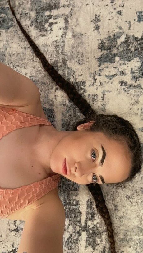 Courtney Sanderson onlyfans sexy