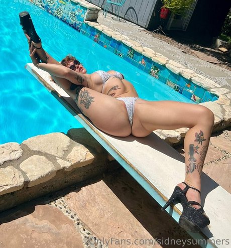 sidneysummers onlyfans content leaked