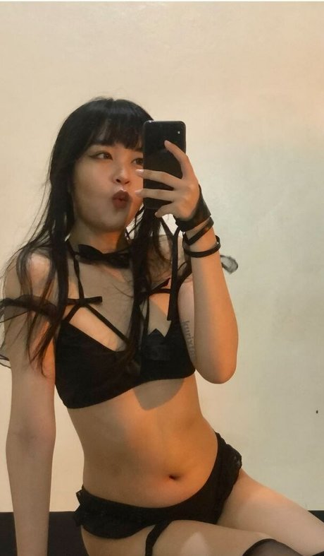 Kurixtee topless onlyfans