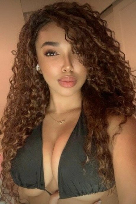 Savii only fans photos