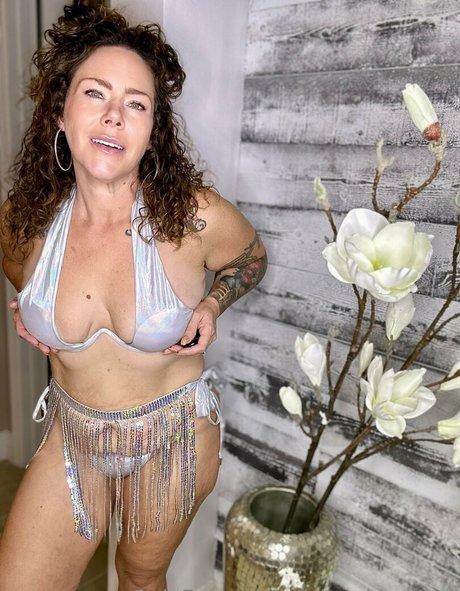 delovelycurves onlyfans nude photos