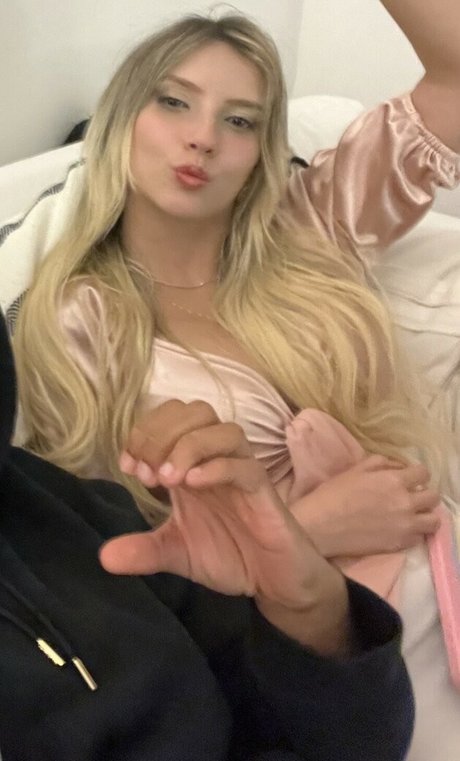 Isa Sudati onlyfans model images