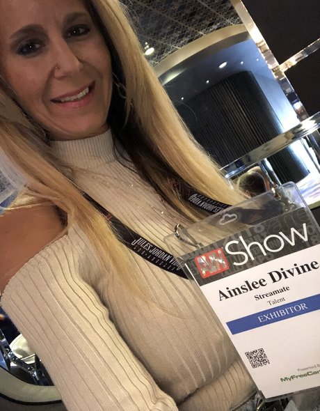 ainsleedivine onlyfans desnuda