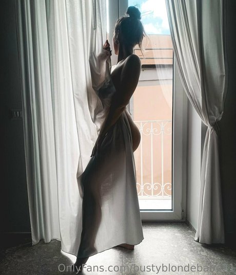 bustyblondebabe21 xxx only fans