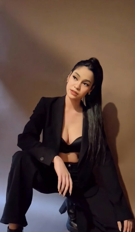 Criselda Alvarez onlyfans model photo