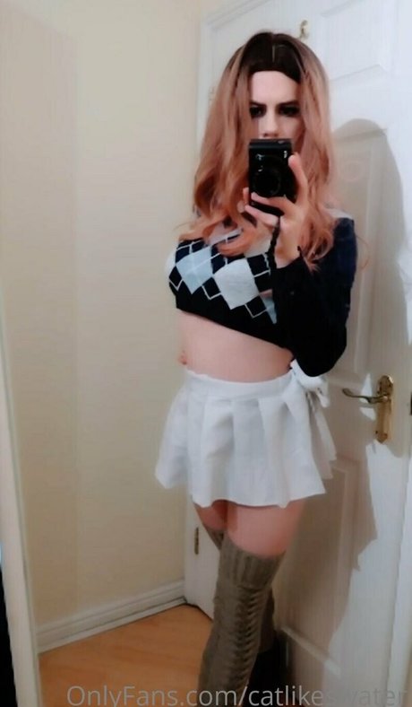 Cat Likes Water onlyfans nude photos