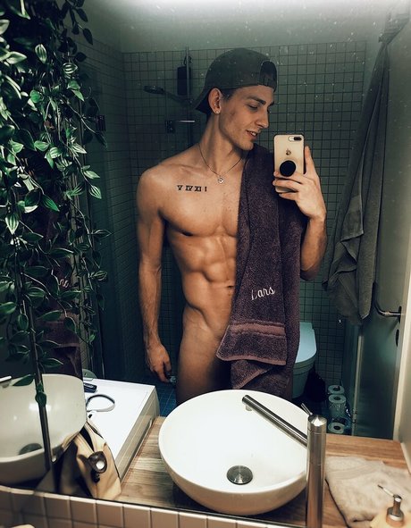 battyboyfree nude only fans