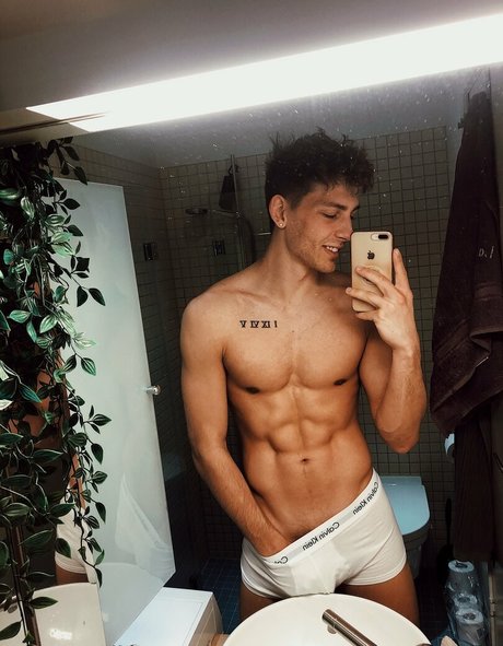 battyboyfree naked onlyfans leaks