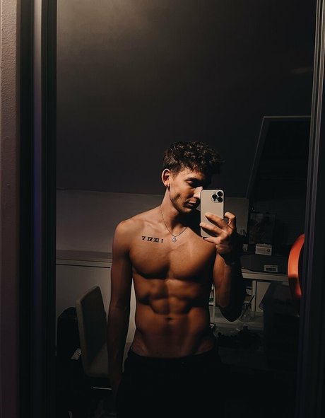 battyboyfree onlyfans nude leaks