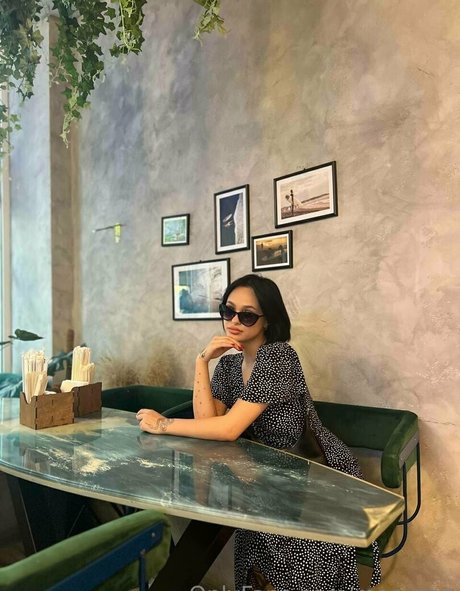 mee zee naked only fans