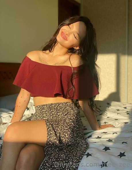 mee zee Profile image