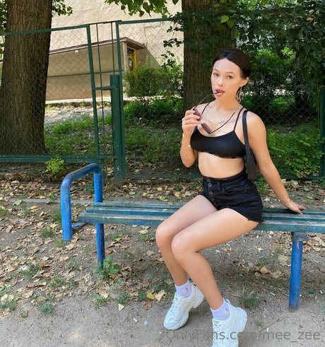 mee zee onlyfans model photos