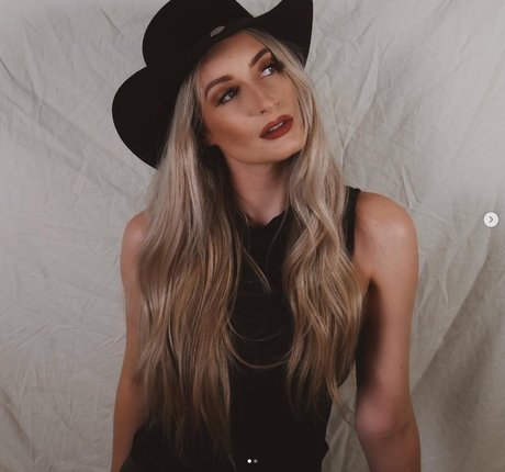 open legs onlyfans hd portrait