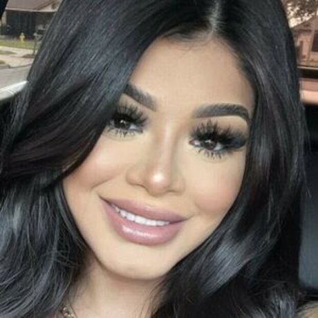 Daniela Chaverry onlyfans mega