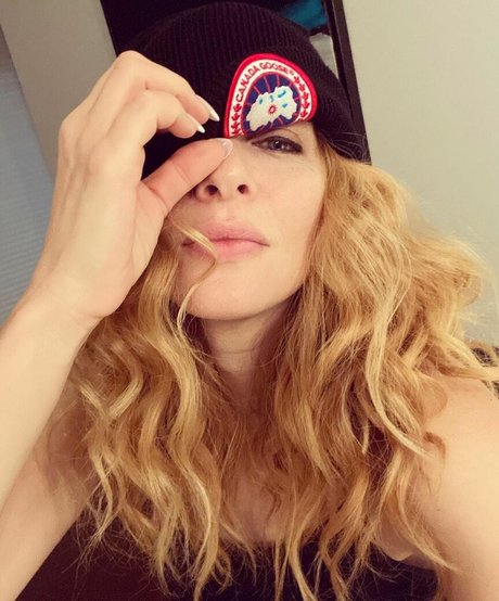 Rachelle Lefevre strip onlyfans