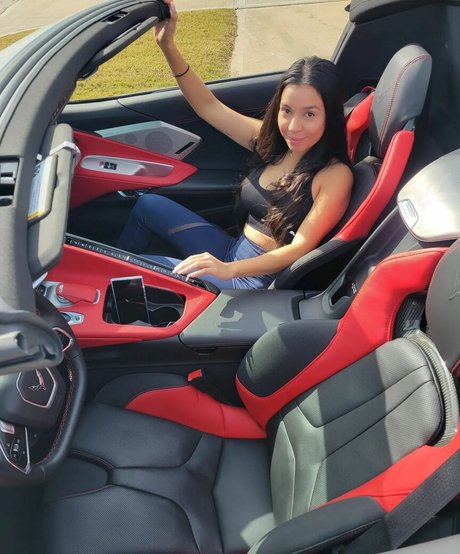 Isabella Lopez onlyfans pics